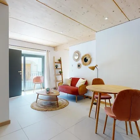 Modern And Comfortable At 5 Minutes From Sion Apartment Bremis